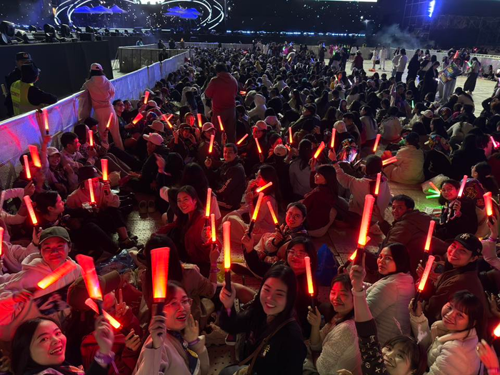 Trực tiếp live concert của Mỹ Tâm tại Hà Nội: Thời tiết đẹp, 'hoạ mi tóc nâu' nói lời gan ruột trước 'giờ G' Ảnh 2