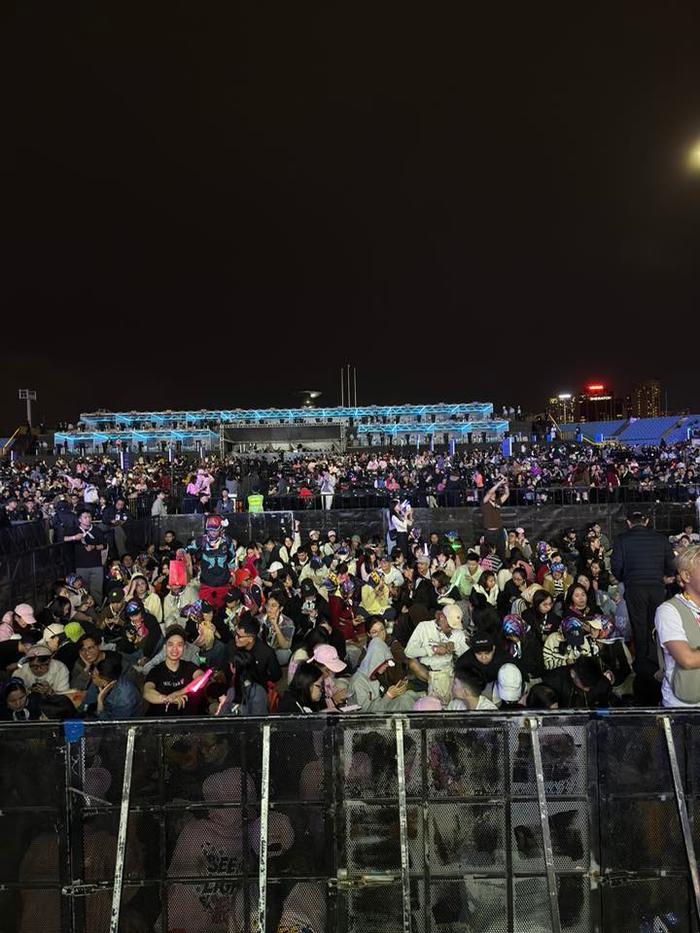 Trực tiếp live concert của Mỹ Tâm tại Hà Nội: Thời tiết đẹp, 'hoạ mi tóc nâu' nói lời gan ruột trước 'giờ G' Ảnh 1