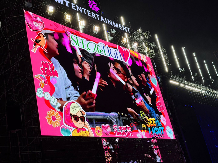 Trực tiếp live concert của Mỹ Tâm tại Hà Nội: Dàn sao đổ bộ, 'hoạ mi tóc nâu' nói lời gan ruột trước 'giờ G' Ảnh 3