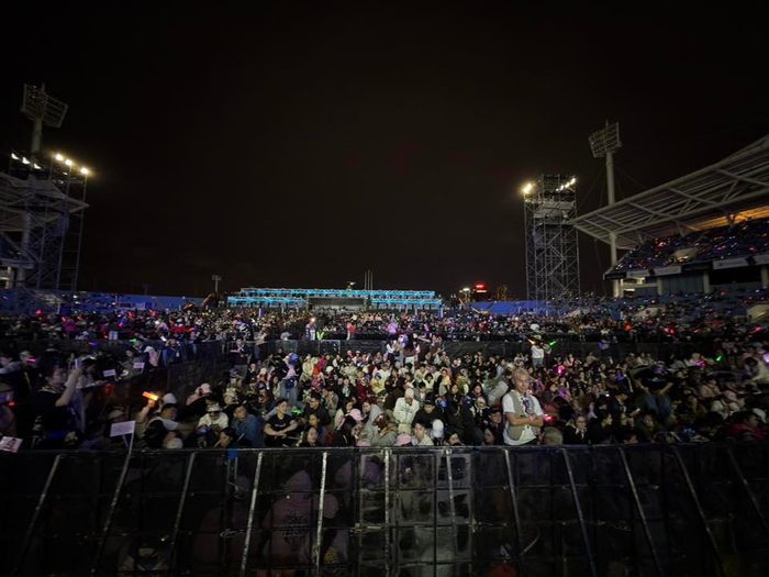 Trực tiếp live concert của Mỹ Tâm tại Hà Nội: Thời tiết đẹp, 'hoạ mi tóc nâu' nói lời gan ruột trước 'giờ G' Ảnh 4