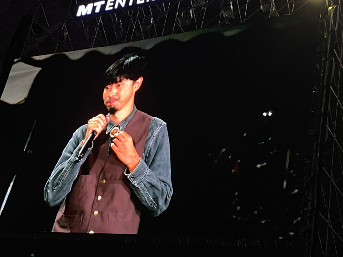 Trực tiếp live concert của Mỹ Tâm tại Hà Nội: Rapper Đen bật khóc nhắc đến ồn ào, khẳng định 'sẽ không bao giờ lung lay' Ảnh 1