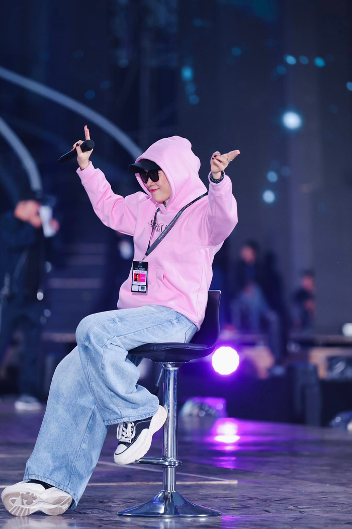 Ca sĩ Mỹ Tâm tại buổi soundcheck chuẩn bị cho live concert tối 11/12. 