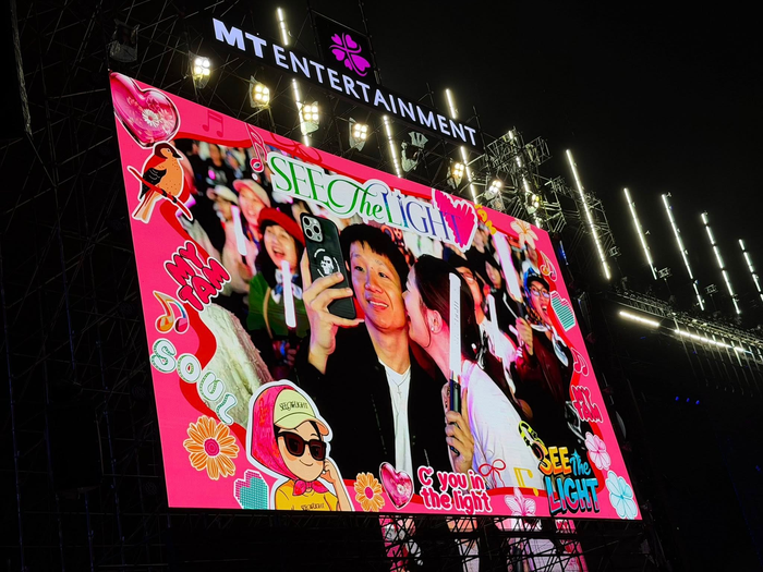 Trực tiếp live concert của Mỹ Tâm tại Hà Nội: Dàn sao đổ bộ, 'hoạ mi tóc nâu' nói lời gan ruột trước 'giờ G' Ảnh 1