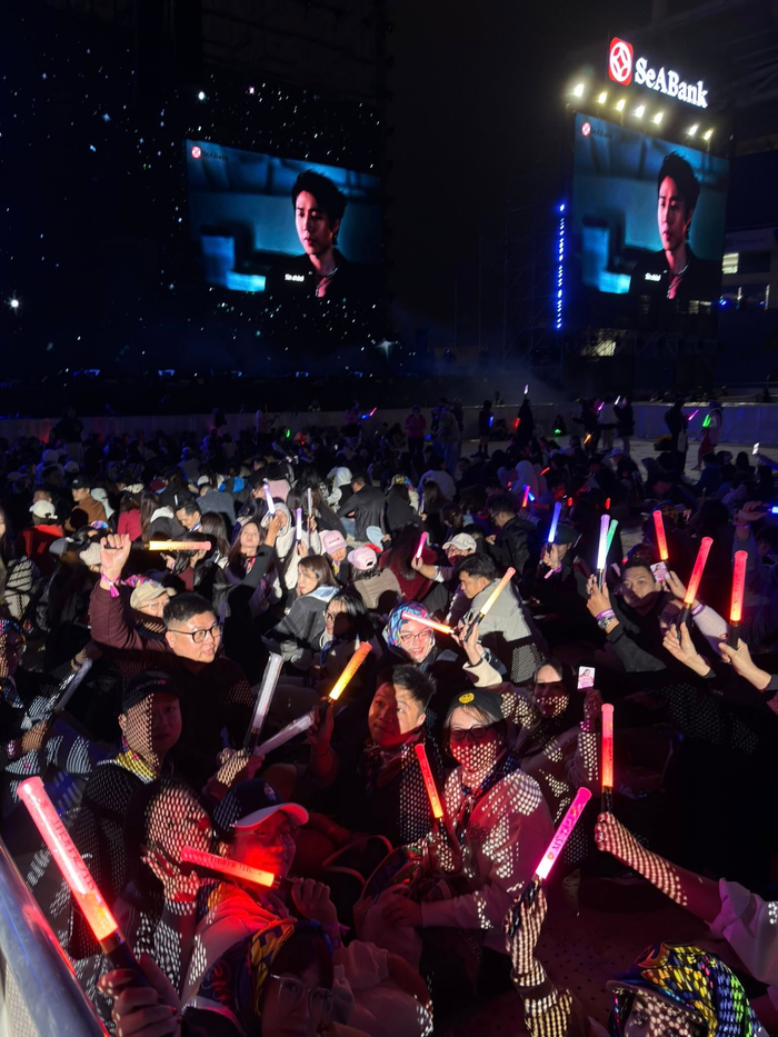 Trực tiếp live concert của Mỹ Tâm tại Hà Nội: Thời tiết đẹp, 'hoạ mi tóc nâu' nói lời gan ruột trước 'giờ G' Ảnh 3