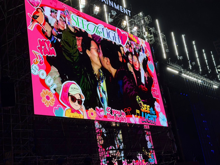 Trực tiếp live concert của Mỹ Tâm tại Hà Nội: Dàn sao đổ bộ, 'hoạ mi tóc nâu' nói lời gan ruột trước 'giờ G' Ảnh 2