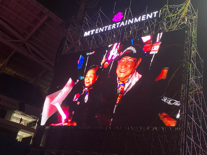 Bố mẹ ca sĩ Mỹ Tâm có mặt để ủng hộ cho live concert lớn nhất sự nghiệp của con gái.