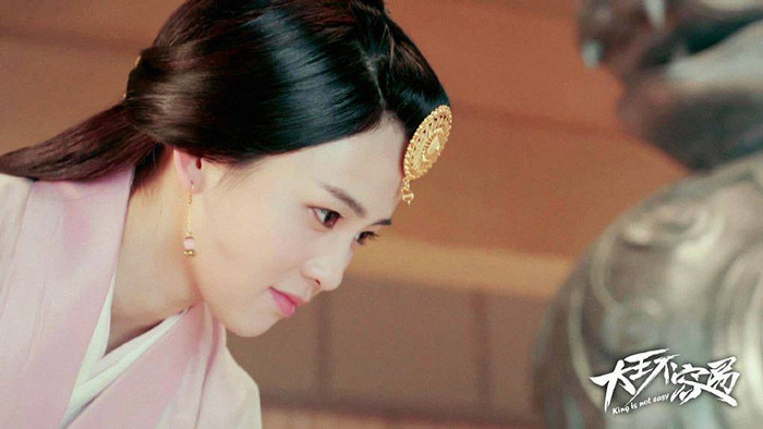 Một trong những dự án đầu tay của Bạch Lộc, giúp cô làm quen với môi trường phim trường và tạo dấu ấn ban đầu với khán giả qua hình ảnh trẻ trung, linh hoạt.