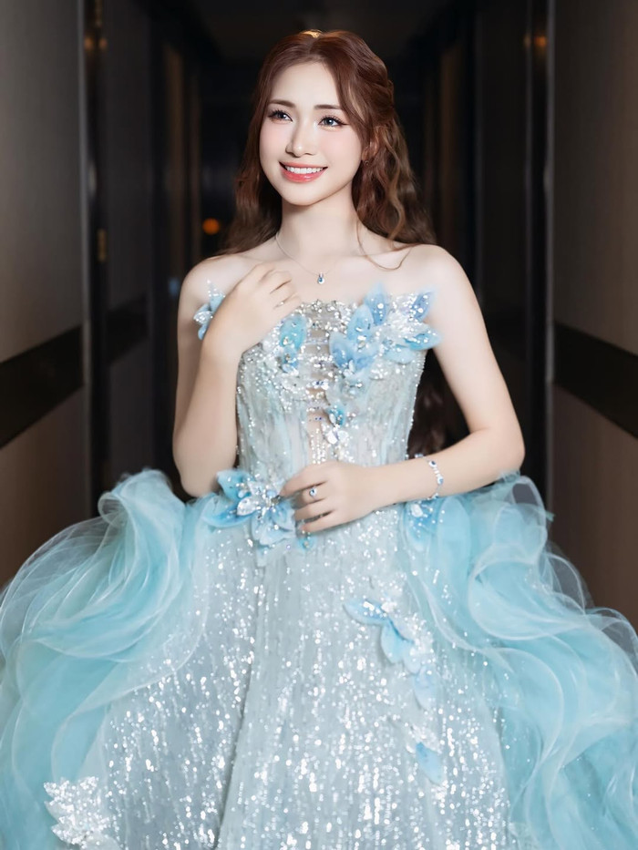 Hiện tại, Hòa Minzy sở hữu làn trắng sáng, mịn màng. Ảnh: IGNV