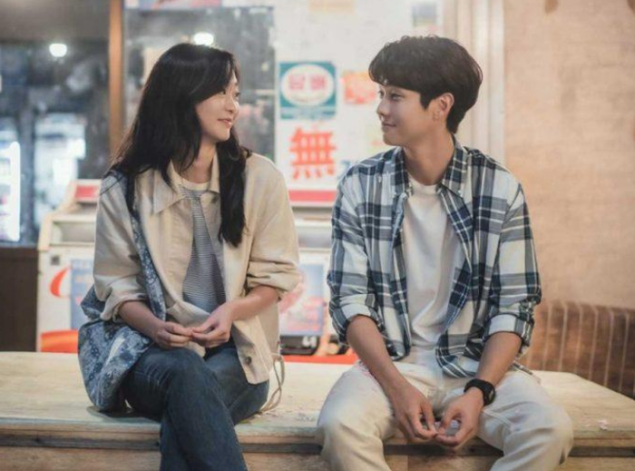 Choi Woo Shik và Kim Da Mi trong những khung hình giàu cảm xúc của Our Beloved Summer