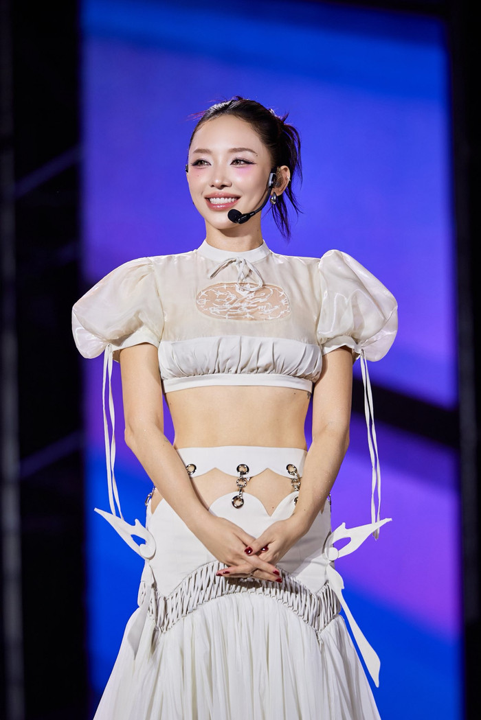 Nữ ca sĩ ngầm phủ nhận thông tin phẫu thuật thẩm mỹ. (Ảnh FBNV)