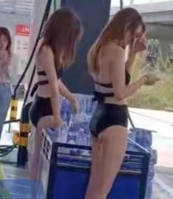Cây xăng thuê người mẫu mặc bikini để quảng cáo khuyến mãi, bị chỉ trích dữ dội Ảnh 4