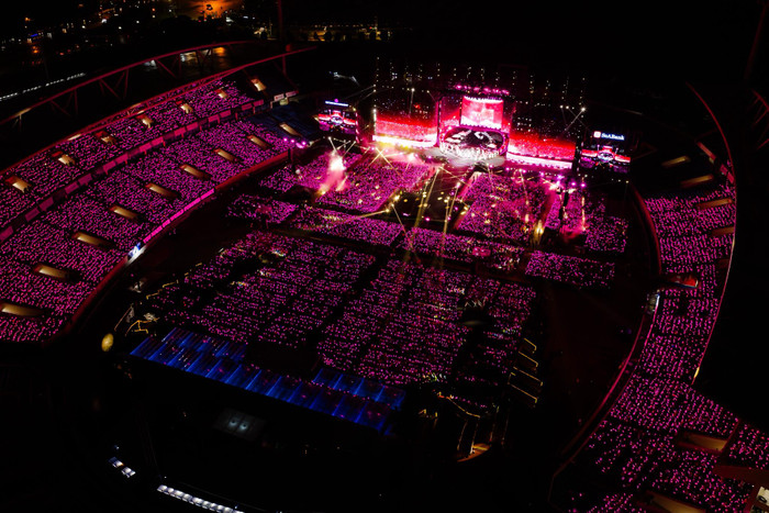 Live concert See The Light của Mỹ Tâm diễn ra tối 13/12 tại Sân vận động Quốc gia Mỹ Đình (Hà Nội) không chỉ là sự kiện âm nhạc lớn mà còn là sàn diễn thời trang thực thụ. Ảnh: FBNV