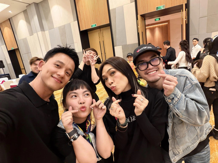 Mai Tài Phến hội ngộ nhau tại bữa tiệc mừng sau concert. Ảnh: Mai Mon