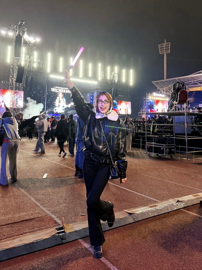 Tối 13/12, Hòa Minzy xuất hiện tại live concert See The Light của Mỹ Tâm (Ảnh: FBNV).