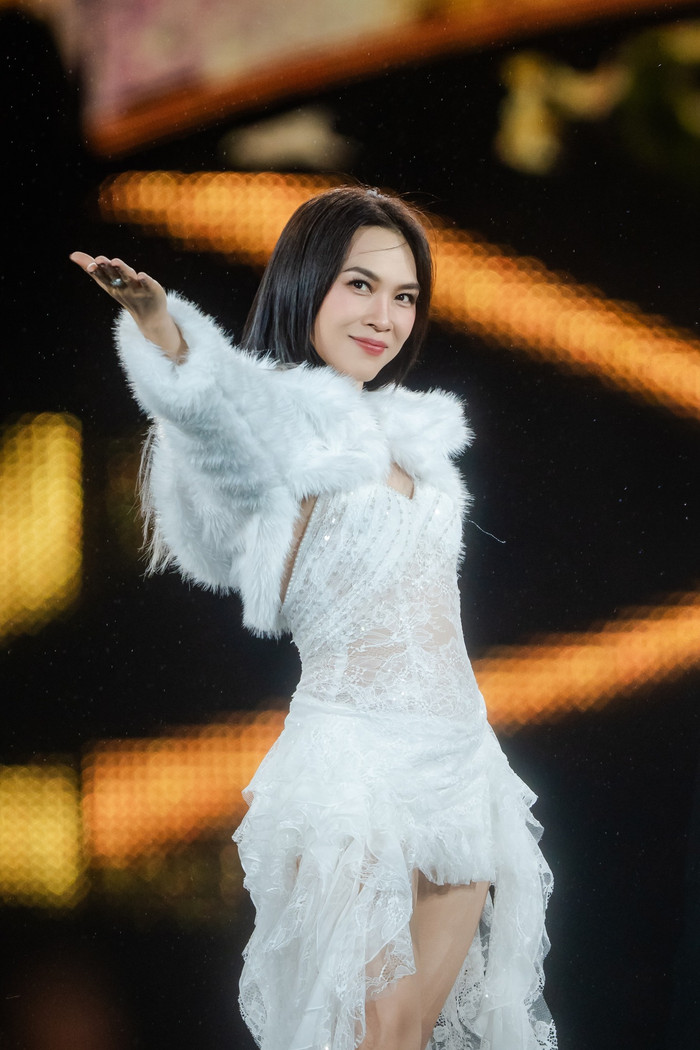 Showbiz Việt 'dậy sóng' với Mỹ Tâm Ảnh 10