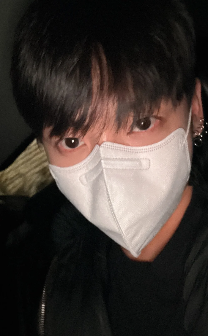 Jungkook (BTS) cập nhật hình ảnh mới trên mạng xã hội.