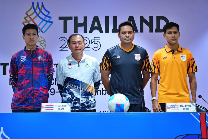 HLV Thái Lan Thawatchai Damrong-Ongtrakul &nbsp;đánh giá cao Malaysia nhưng tự tin về việc loại đội bóng này. Ảnh: FAT