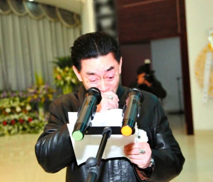 Lục Tiểu Linh Đồng đã bày tỏ niềm tiếc thương sâu sắc đến người bạn Hà Tình.