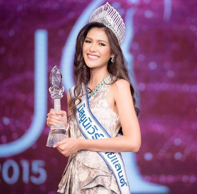 Aniporn Chalermburanawong đăng quang Miss Universe Thailand 2015 và lọt Top 10 Miss Universe cùng năm.&nbsp;