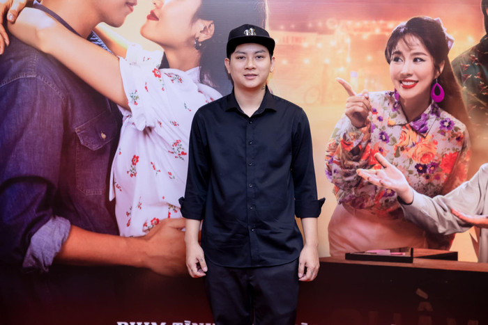 Nhìn chung, hành trình thời trang của Hoài Lâm cho thấy sự trưởng thành từ hình ảnh lịch lãm ban đầu đến sự tự do, cá tính hiện tại. Điều này góp phần củng cố hình tượng nghệ sĩ đa diện, vừa có sự nghiêm túc với nghề, vừa gần gũi với khán giả, đồng thời khuyến khích sự linh hoạt trong cách ăn mặc của nam giới. Ảnh: FBNV