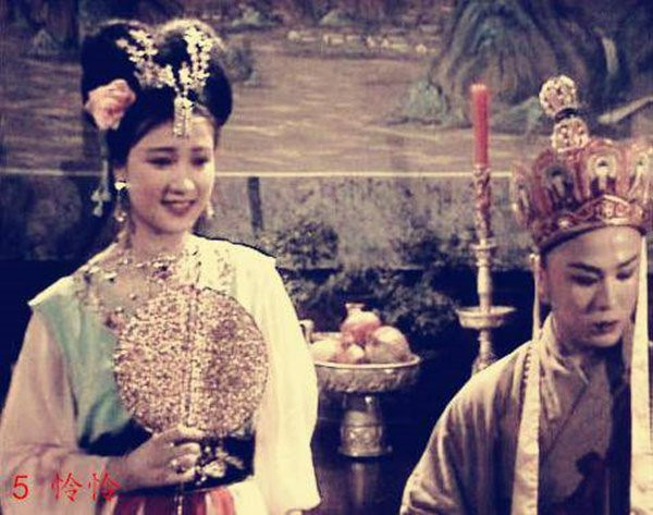 Vai diễn Liên Liên - hóa thân của Linh Cát Bồ Tát trong phân cảnh Bồ Tát và các tiên đồng hóa thân thành các cô gái đẹp để thử lòng Trư Bát Giới tại Tình Phố Lâu&nbsp;