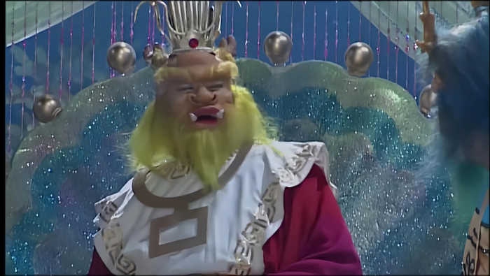 Long Vương là chính thần, đại diện cho quyền lực của Thiên đình dưới hạ giới.