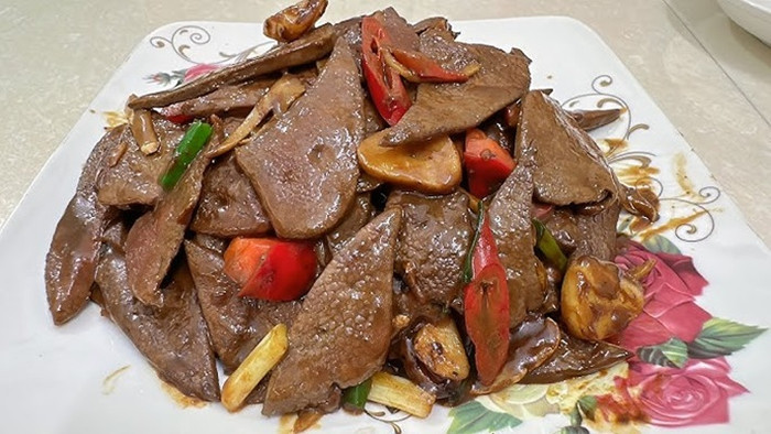 Gan lợn được cho là chứa cholesterol cao gấp 4 lần so với mỡ lợn. (Ảnh minh họa từ Internet)