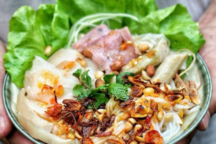 Tô bún mắm nêm đặc sản miền Trung có bún, thịt heo luộc, rau và dĩ nhiên là mắm nêm. (Ảnh minh họa từ Internet)