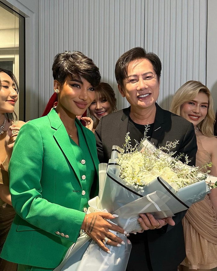 Hoa hậu Hoà bình Thái Lan 2020 vẫn giữ mối quan hệ tốt đẹp với ông Nawat. Ảnh: IGNV