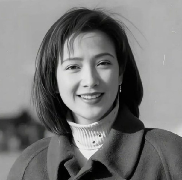 Hình ảnh Hà Tình trên màn ảnh cổ trang - nơi vẻ đẹp không chỉ thuộc về một vai diễn, mà trở thành thước đo thẩm mỹ vượt thời gian của điện ảnh Hoa ngữ