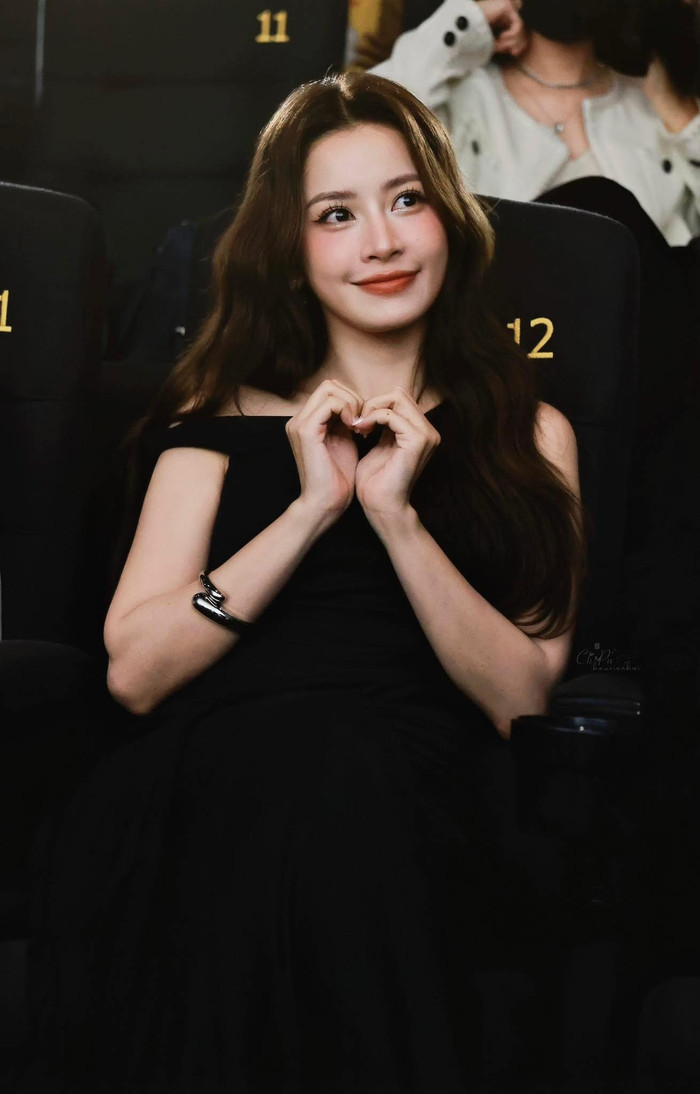 Chi Pu tặng mẹ hộp mặt nạ tinh chất có giá hơn 200 nghìn. Ảnh: FBNV