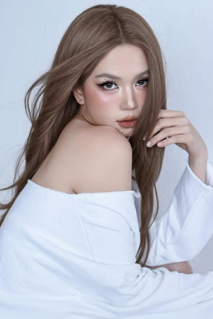 Ngọc Trinh vừa đăng tải loạt ảnh mới trên trang cá nhân (Ảnh: ISNV).