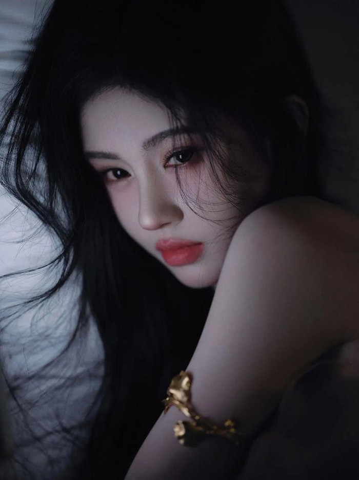 Studio của Cúc Tịnh Y cáo buộc công ty quản lý cũ gây phiền hà cho đối tác của cô nàng