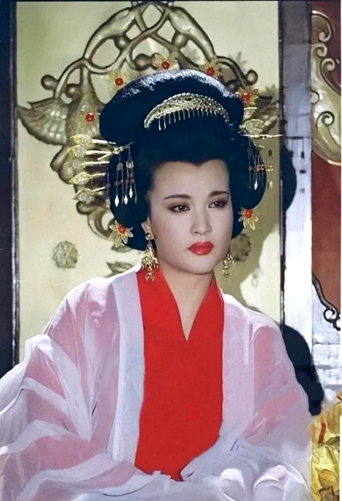 Lưu Hiểu Khánh được biết đến với danh xưng 'Võ Tắc Thiên đẹp nhất màn ảnh'