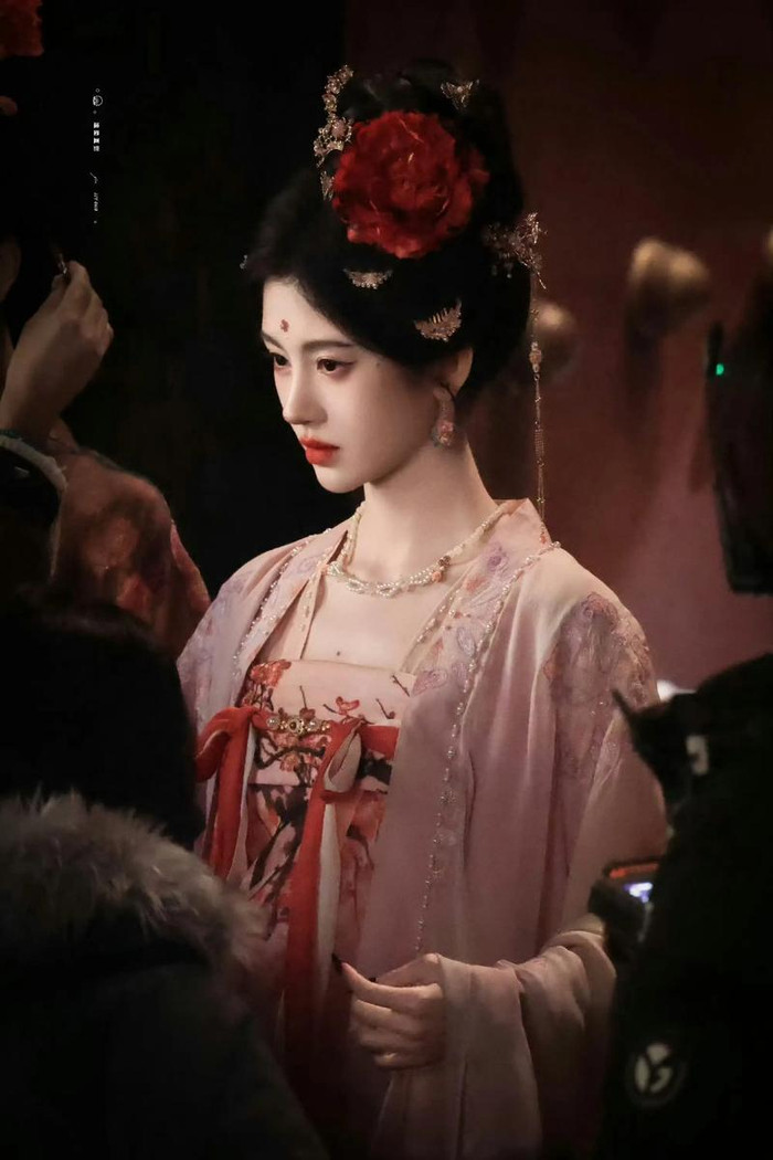 Siba Media khẳng định hợp đồng quản lý độc quyền với Cúc Tịnh Y vẫn còn hiệu lực đến năm 2033