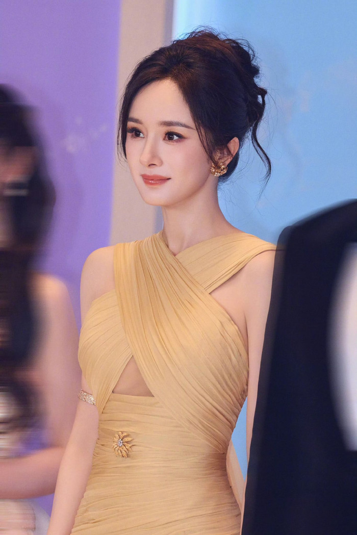 Đông đảo khán giả nhận xét Dương Mịch khi còn học Đại học với thời điểm hiện tại không có quá nhiều điểm khác biệt. Ảnh: Studio của Dương Mịch