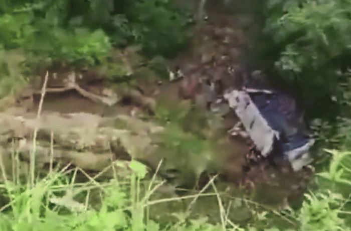 Xe buýt chở học sinh lao xuống vực, ít nhất 17 người thiệt mạng Ảnh 3