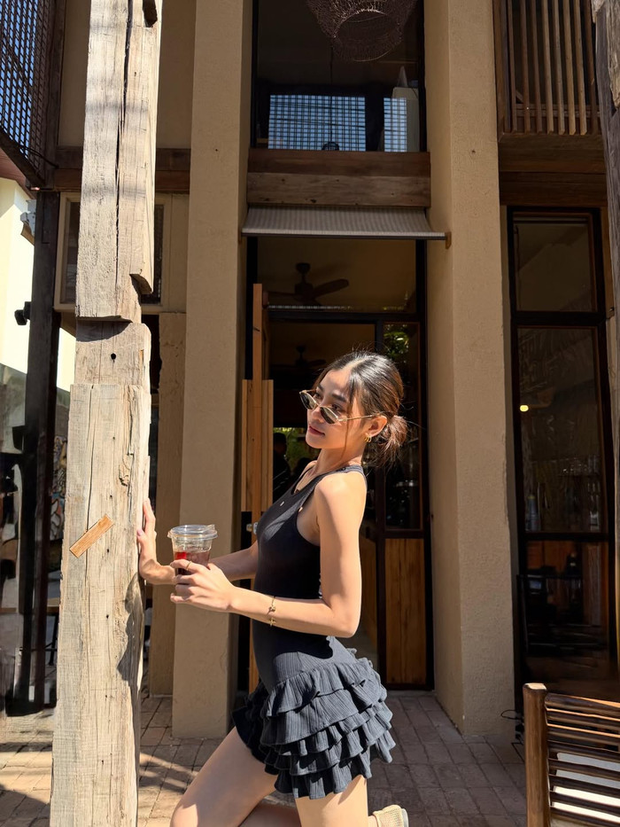 Gu thời trang đời thường trẻ trung, hiện đại của người đẹp 23 tuổi.