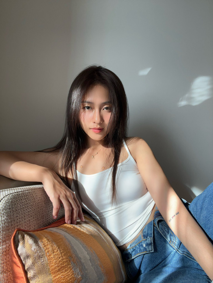 Khả Ngân khá thoải mái khi chia sẻ ảnh đời thường trên mạng xã hội. Ảnh: FBNV