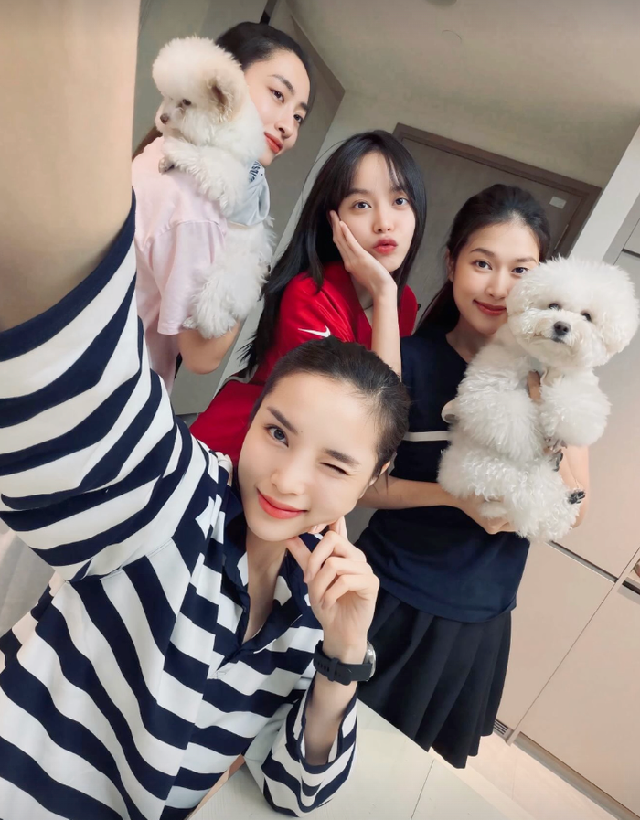 Kỳ Duyên, Lương Thuỳ Linh, Thanh Thuỷ và Thiên Ân trong tấm hình mới nhất. Ảnh: IGNV