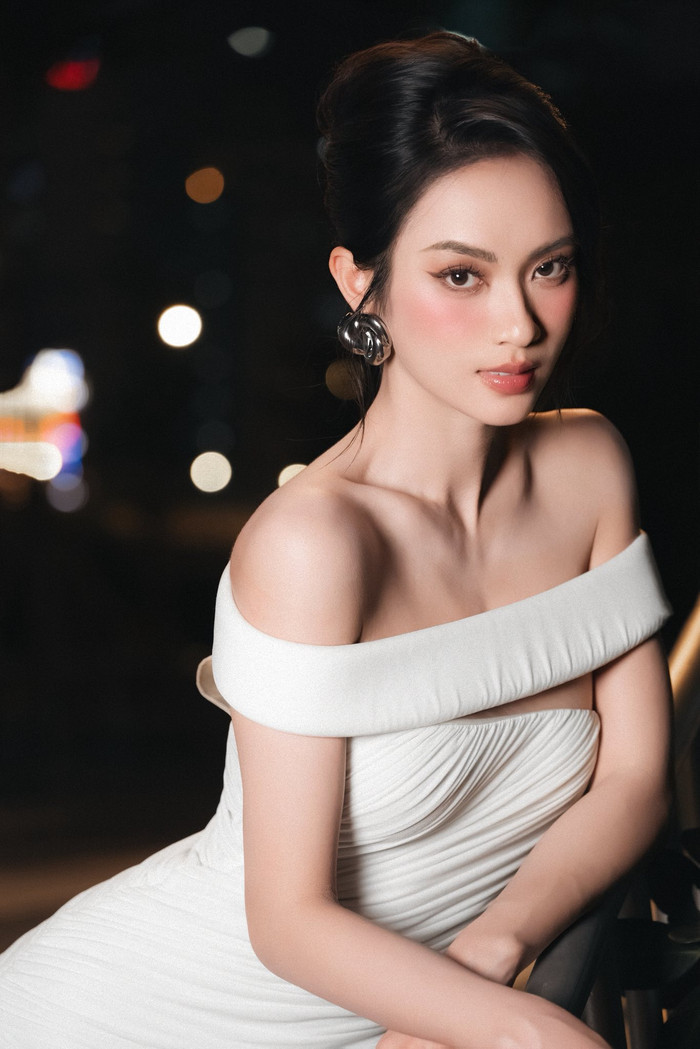 Có lẽ, nếu muốn tiếp tục duy trì và phát triển chuỗi nội dung này, Á hậu Vũ Thúy Quỳnh cần lắng nghe những phản hồi từ khán giả để hoàn thiện hơn về mặt hình ảnh, kỹ thuật lẫn phong cách thể hiện.&nbsp;(Ảnh: FBNV)