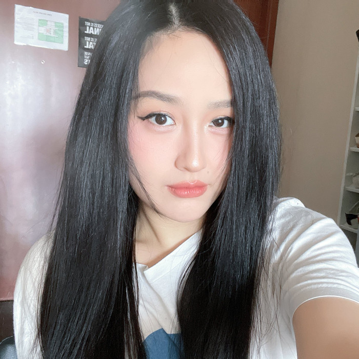 Trong cuộc sống đời thường, Mai Phương Thúy thoải mái để mặt mộc và ăn vận giản dị. Ảnh: FBNV