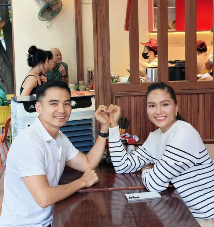 H'Hen Niê được chồng 'tháp tùng' trong một số lịch trình công việc. Ảnh: FBNV