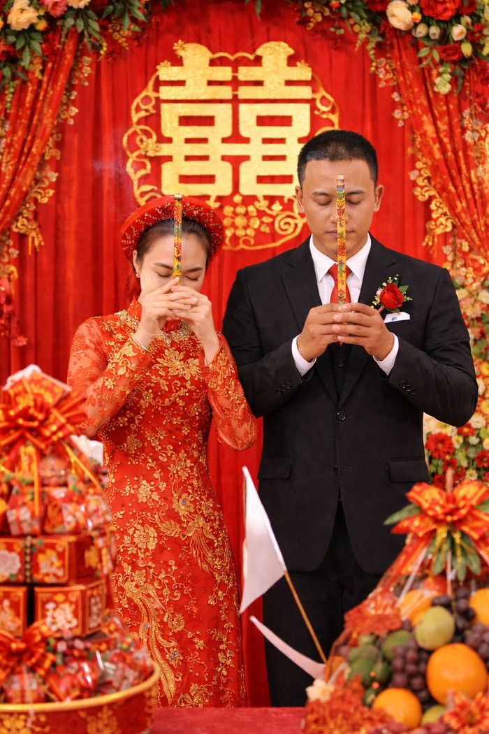 Có khán giả còn chỉnh ảnh khiến Mỹ Tâm và Mai Tài Phến đang ở trong một không gian đám cưới mang màu đỏ nổi bật. Ảnh: Ngọc Châu