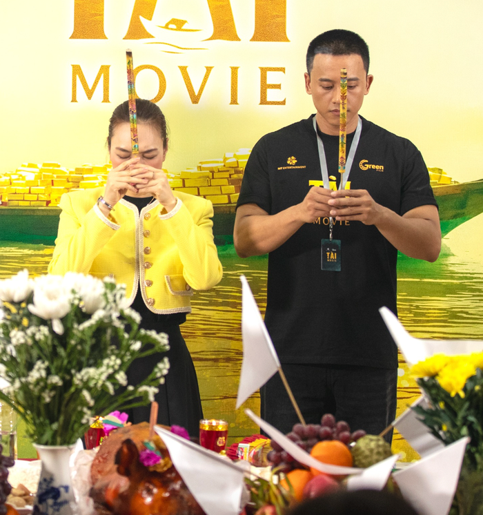 Khoảnh khắc gây bàn tán của Mỹ Tâm và Mai Tài Phến. Ảnh: FBNV