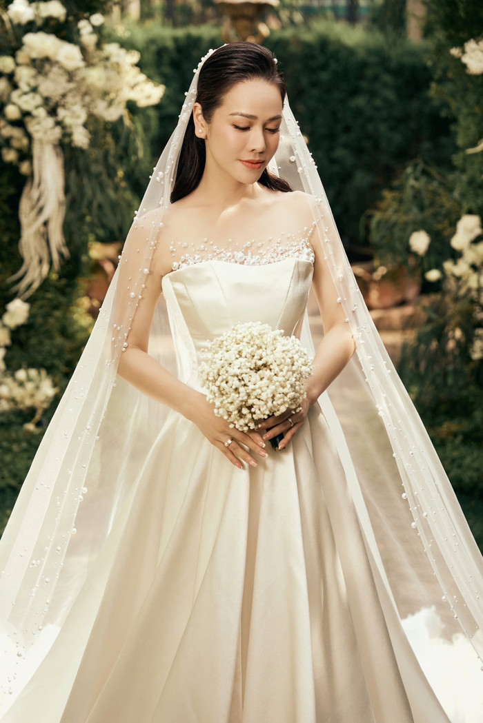 Mặc váy cô dâu, Nhật Kim Anh hài hước chia sẻ về chú rể.&nbsp;