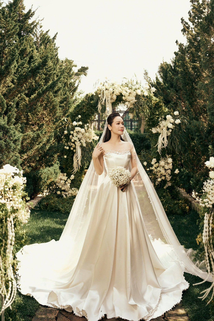 Nhan sắc của Nhật Kim Anh được nhận xét ngày càng mặn mà, đằm thắm ở tuổi 40.