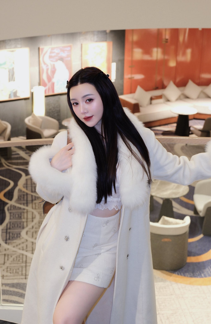 Quỳnh Kool luôn nỗ lực giữ gìn nhan sắc trẻ trung, xinh đẹp. Ảnh: FBNV