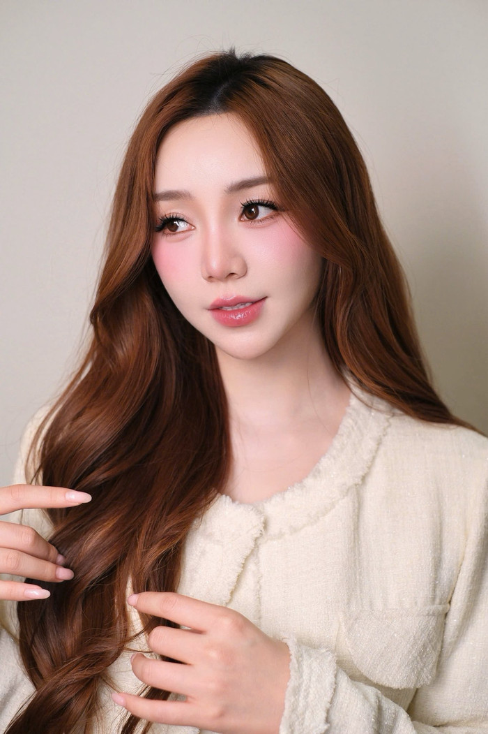 Việc Quỳnh Kool làm thủ thuật thẩm mỹ vẫn đang được khán giả bàn tán vô cùng sôi nổi. Ảnh: FBNV