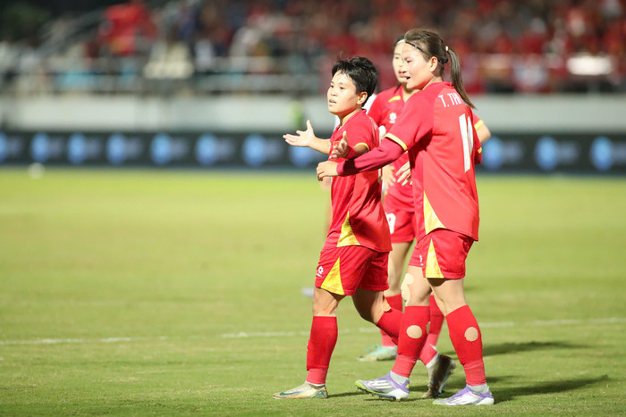 HLV Mai Đức Chung đã tiết lộ đến đội Thái Lan cũng thấy oan ức cho tuyển nữ Việt Nam. Ảnh: Quý Lượng